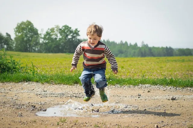 boy jumping in water raise innovative kids