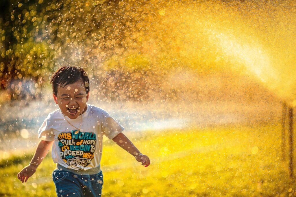 limit screen time by playing outside