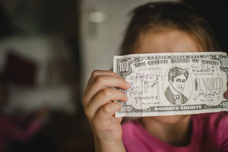 How to teach your young kids about money [simple ways to start]